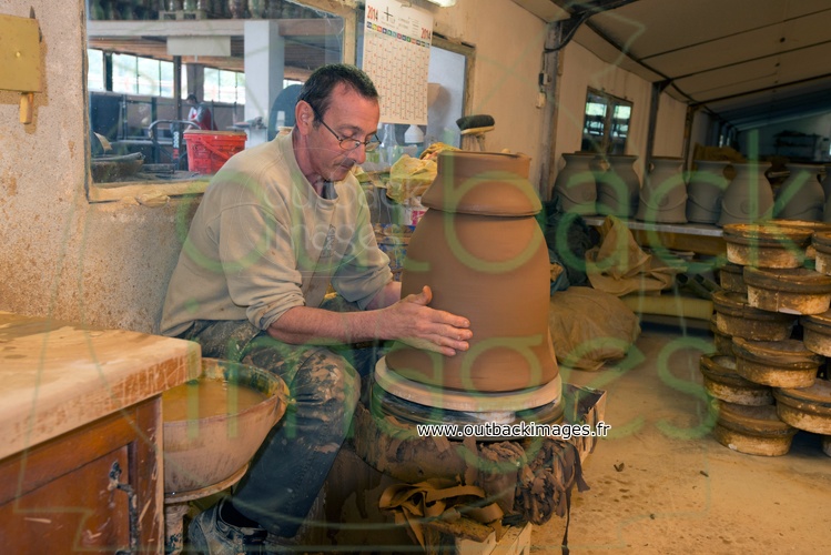 De l’argile brute au vase vernissé, la poterie Boisset à Anduze, Gard